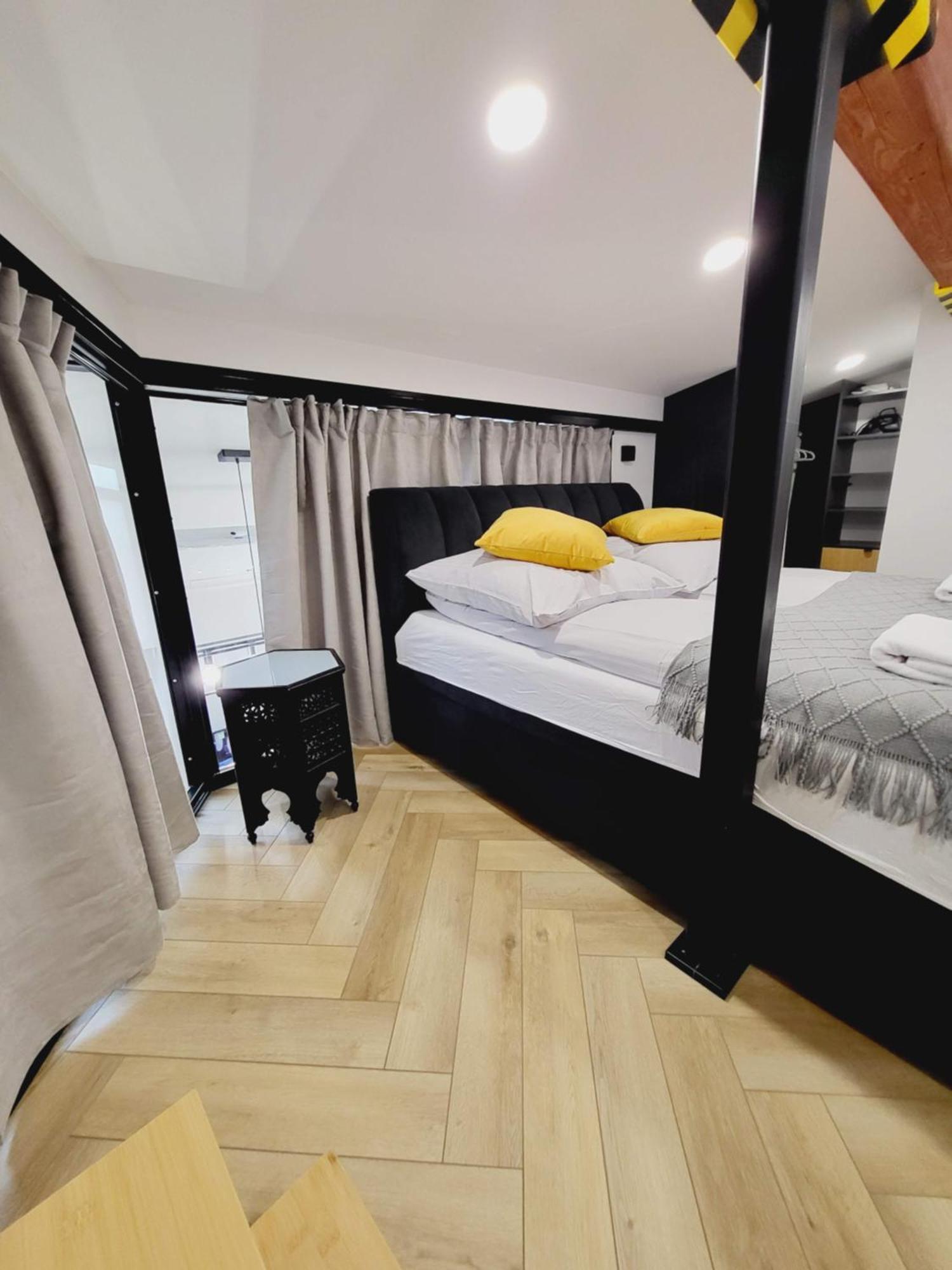 Old Town Apartment, Starowislna Краков Экстерьер фото
